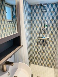 Appartements Joli F2 avec terrasse 150m plage : photos des chambres