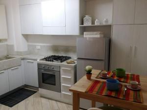 BORGO DE’ CENCI, lovely apartment below the Castel