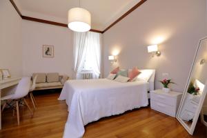 Triple Room with Private External Bathroom room in Tata B&B