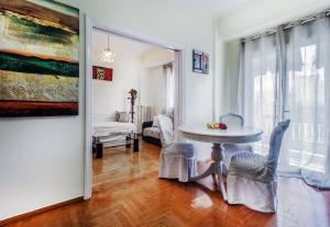 Gazi apartment with Acropolis views