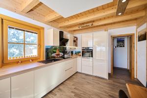 Cottage Osojnik - Alpine escape with Wellness