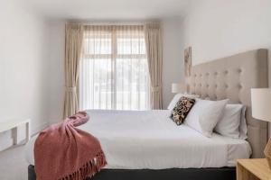 Modern Mansion in Lightsview By Host Solutions