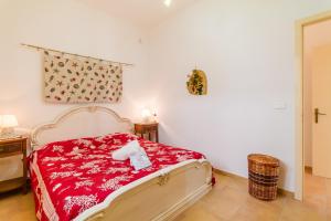 Villa Marzia with garden and near the sea - Happy Rentals