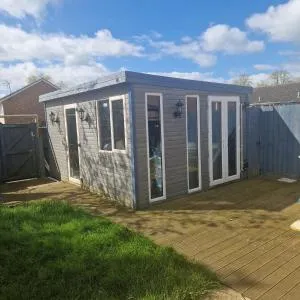 Guest house with appliances - Brixworth