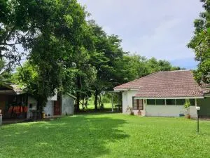 Bansuanmaenamบ้านสวนแม่น้ำ-บ้านริมน้ำA - Ban Dan Makham Tia