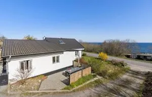 4 Bedroom Gorgeous Home In Allinge - Bådsted