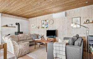 Cozy Home In Farsø With Wifi