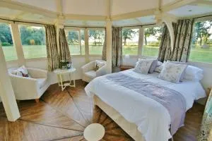 The Folly - one off luxury Glamping accommodation - Burgh next Aylsham
