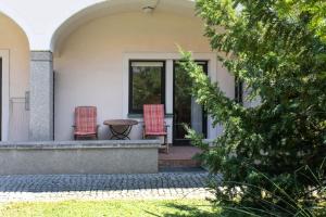 Green Oasis Apartment In The City With A Patio