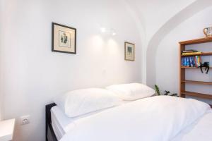 Green Oasis Apartment In The City With A Patio