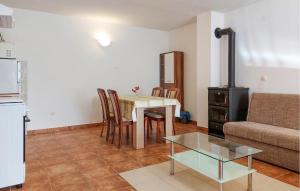 Nice Apartment In Labin With Kitchen