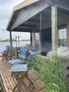 Luxury Experience in Off The Grid Lodge at an Amazing Lake Vinkeveense Plassen - Groenlandsekade