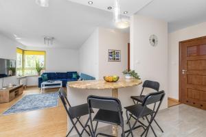 Seaside Apartment with Parking in Sopot by Renters