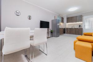 Cozy 2-bed Apartment