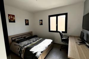 Villas Chez Celine - Belle maison climatisee piscine : photos des chambres