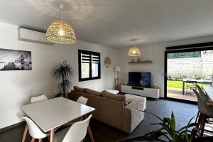 Villas Chez Celine - Belle maison climatisee piscine : Villa 3 Chambres