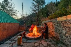 ELIVAAS 3 BHK Cottage with Garden & Sauna - Silvana - Nārkanda