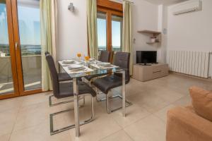 Apartment Oliva - top floor with beautifull sea view 