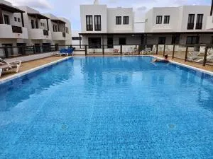 Duplex Noray vista a la piscina - 卡列罗港