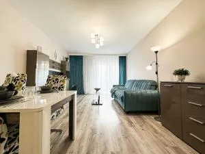 Stylish Apartment - Balcony, Church Views, Parking! Tram - Biskupice Podgórne