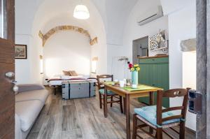 Palazzo Rolli - La Stanza del Camino & La Stanza delle Botti