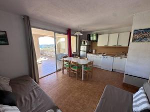 Appartement avec terrasse ensoleillée pour 6 personnes à Sainte-Maxime - FR-1-768-77