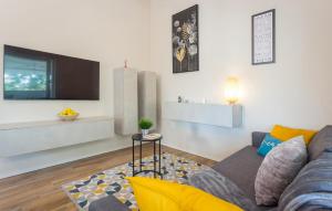 2 Bedroom Pet Friendly Apartment In Medulin 