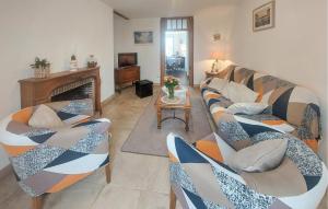 2 Bedroom Nice Home In Ponthoile