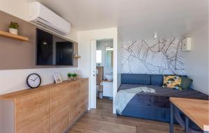 Beautiful Home In Banjole With Kitchen