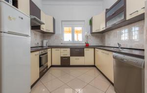 Stunning Apartment In Maslenica