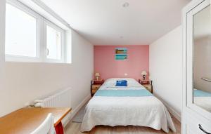 3 Bedroom Beautiful Home In Royan
