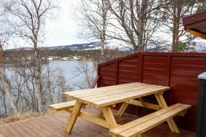 Senja - Charming cottage by the sea with terrace and fantastic view