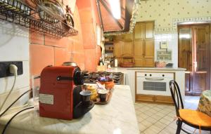 Cozy Home In Roma With Kitchen