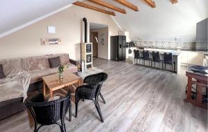 Cozy Apartment In Jelesnia