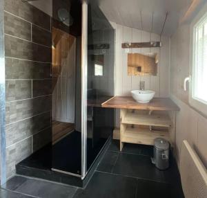 Maisons de vacances Villa avec piscine proche du lac : photos des chambres