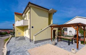 Gorgeous Apartment In Barbat With Wi-Fi