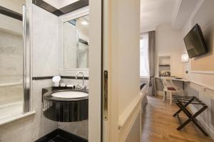 Deluxe Double or Twin Room room in The Britannia Hotel