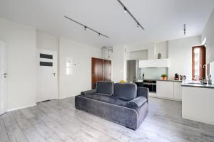 Warsaw Night Rondo Daszyńskiego