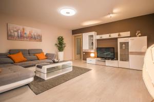 Villa Fabiana, a luxurious and spacious villa, few minutes from the beach