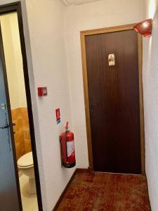 Hotels Hotel Porte de Camargue - Les Quais d'Arles : Chambre Double Économique - Toilettes sur le Palier