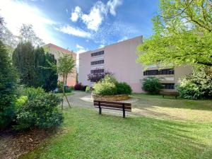 Appartements Cocon Urbain - T5 de charme 4 chambres - Wifi, cuisine equipee, parking privee, check-in facile, tout y est ! : photos des chambres