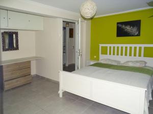 Athens Holargos apartment for up to 3 persons