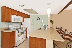 Apartment with Sea View room in Cape Winds Resort