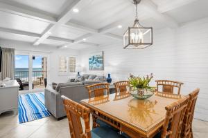 Holiday Surf and Racquet Unit 517