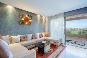 Relax front of Golf-Pool-Topaze