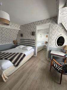 Hotels Hotel De La Mer - Deauville Blonville - Boutique Hotel de charme vue Mer ou Campagne - Acces direct plage : Suite Familiale (2 Adultes + 2 Enfants)