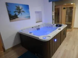 L'escapade secrète Jacuzzi et Sauna privatif - Carvin