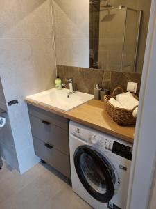 Apartament TOPOLOWA - Winda -Parking w HALI GARAŻOWEJ