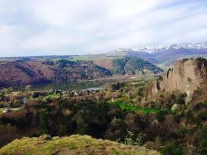 Dormez au cœur d'un volcan, dans une nature unique - 拉克河畔尚邦