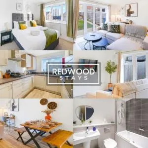 BRAND NEW! 3 Bed 2 Bath House, NEAR HOSPITAL, With FREE x2 Parking & Wi-Fi By REDWOOD STAYS - Tadley